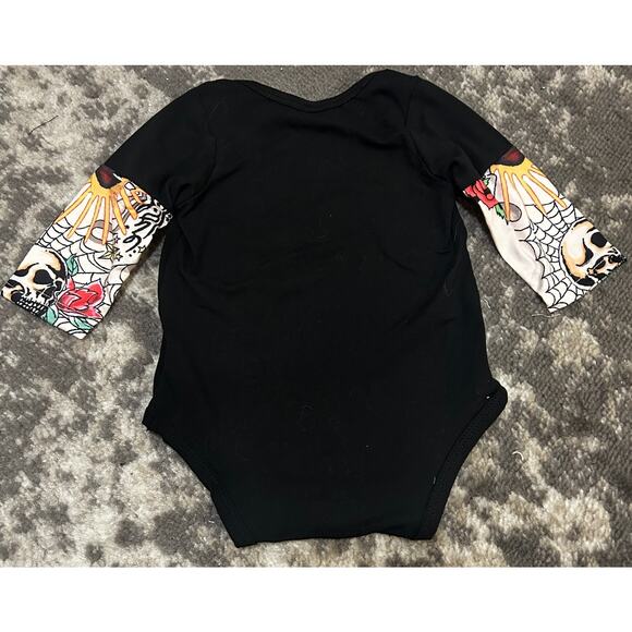 Boy Three Piece Outfit Set Onesie, Cotton Pants, Hat Theme 0-2 Months (NWT) - Picture 4 of 7